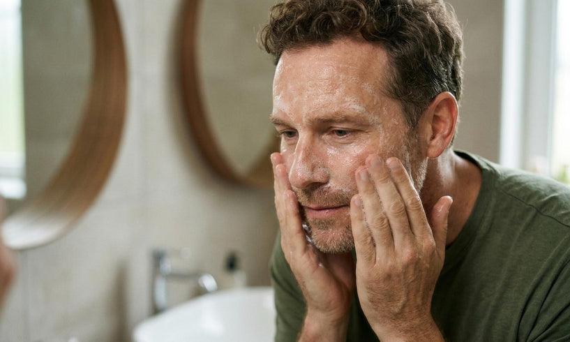 Die beste Gesichtsreinigung für Männer: Natürliche Frische für Ihre Haut image
