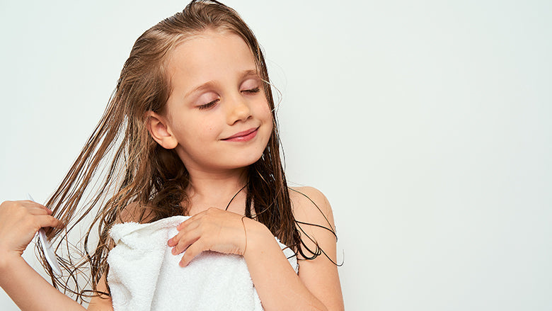 ¿Cuándo empezar a usar acondicionador en el cabello de los niños? image