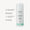 Eine weiße Flasche Green People Day Solution Cream SPF15 50ml neben Symbolen, die die wichtigsten Vorteile für die Hautpflege hervorheben.