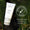 Weiße Tube Green People Scent Free Duschgel 200ml auf grünem Moos neben Dermatologisch Getestet-Siegel.