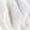 Primer plano de la textura del exfoliante facial Green People for Men No. 1 que muestra una fórmula blanca cremosa con finas partículas exfoliantes.