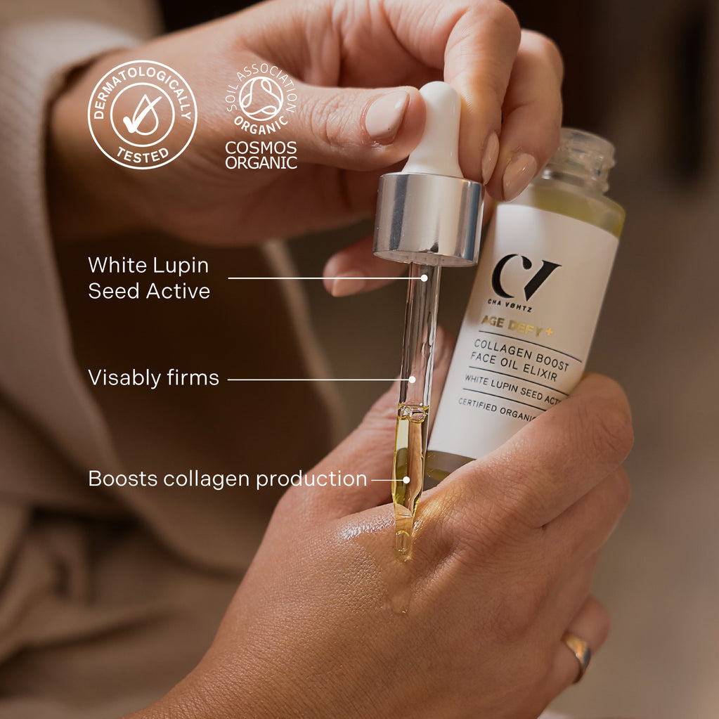 Manos usan un gotero de vidrio para aplicar el elixir de aceite facial dorado Age Defy+ Collagen Boost sobre la piel.